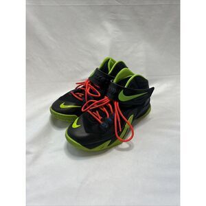 Lebron‎ Soldier VIII Electric Green and Black Nike Size 5.5 Youth